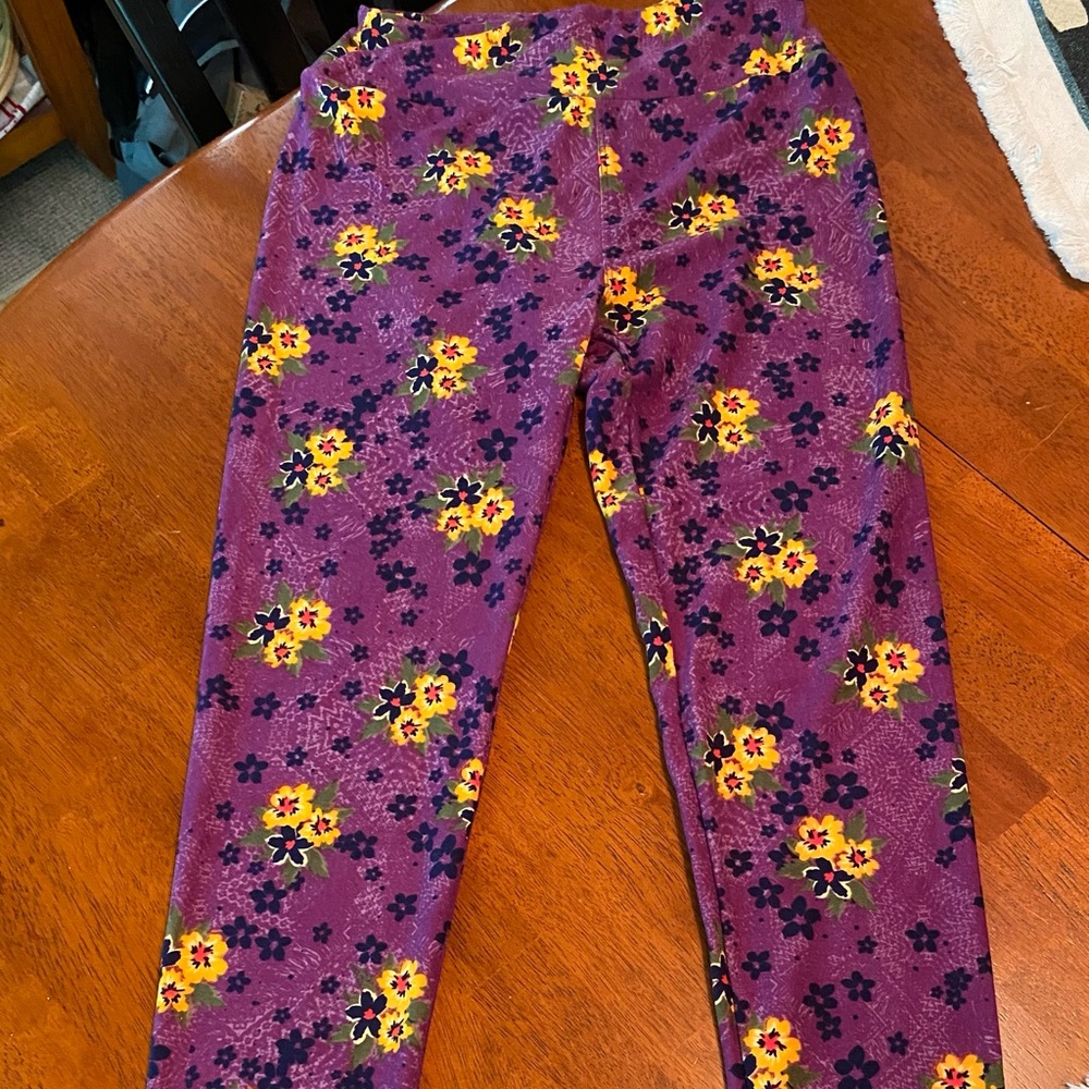 NWOT LuLaRoe flowery leggings one size fits all